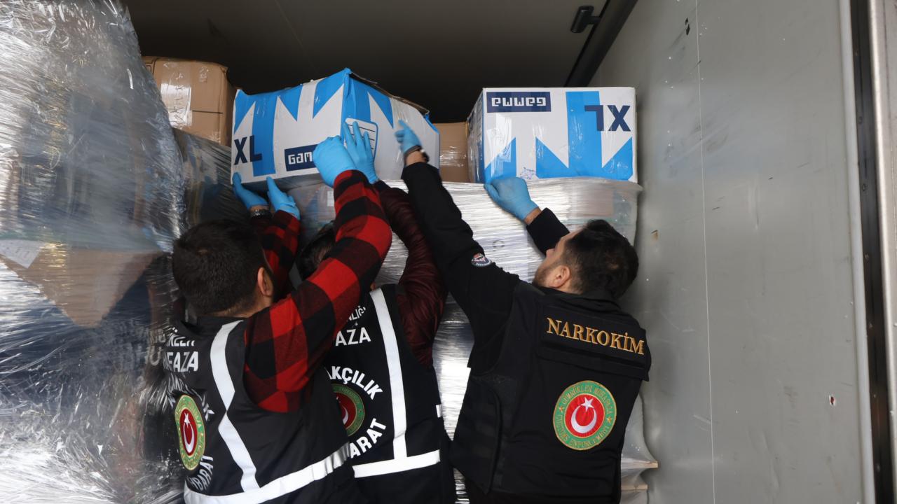Foto - Bakanlık açıkladı: 7,6 milyar liralık kaçak eşya ve uyuşturucu madde ele geçirildi
