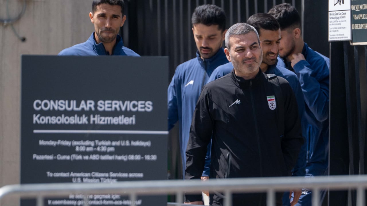 Bakın ne için geldiler! İran'ın futbolcuları ABD Ankara Büyükelçiliğinde