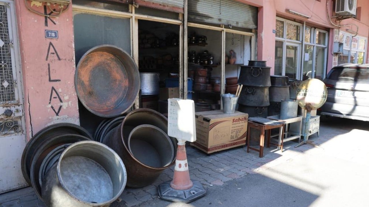 Foto - Bakırcılar çarşısı zamana yenildi Geçmişten geriye bir bakır ustası iki kalaycı kaldı