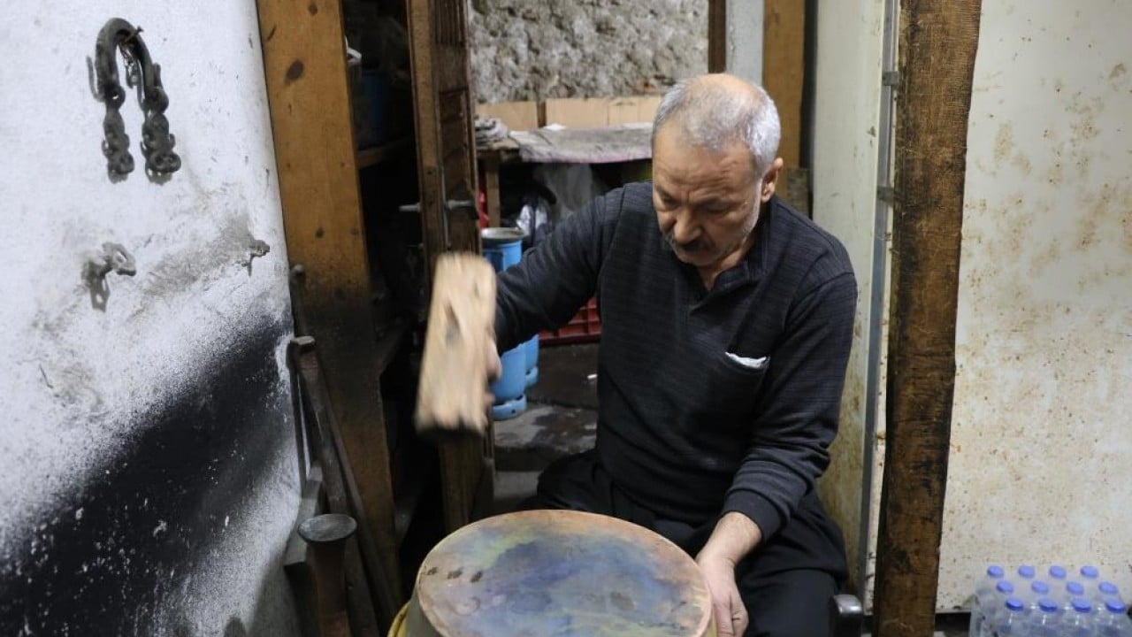 Foto - Bakırcılar çarşısı zamana yenildi Geçmişten geriye bir bakır ustası iki kalaycı kaldı