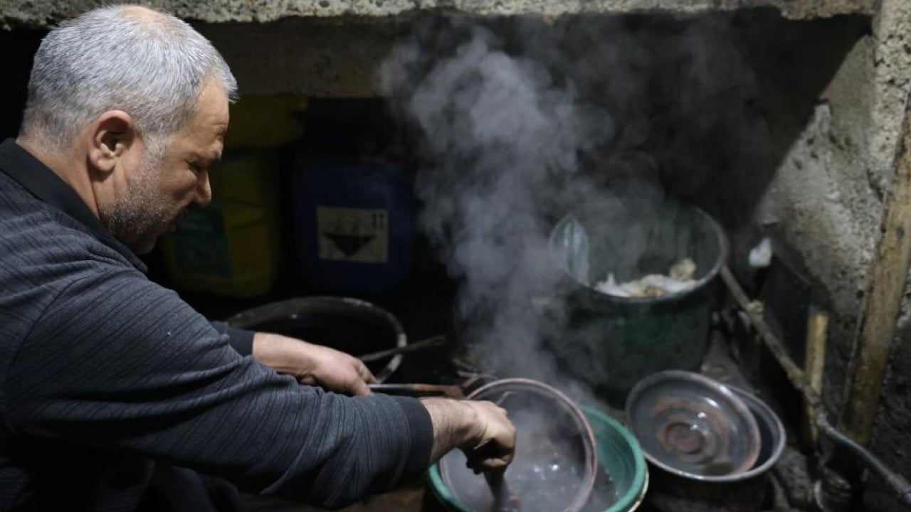 Foto - Bakırcılar çarşısı zamana yenildi Geçmişten geriye bir bakır ustası iki kalaycı kaldı