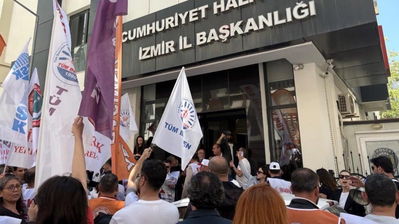 Foto - Bakmayın bol keseden vaat verdiklerine! CHP’nin kapısında emekçi protestosu