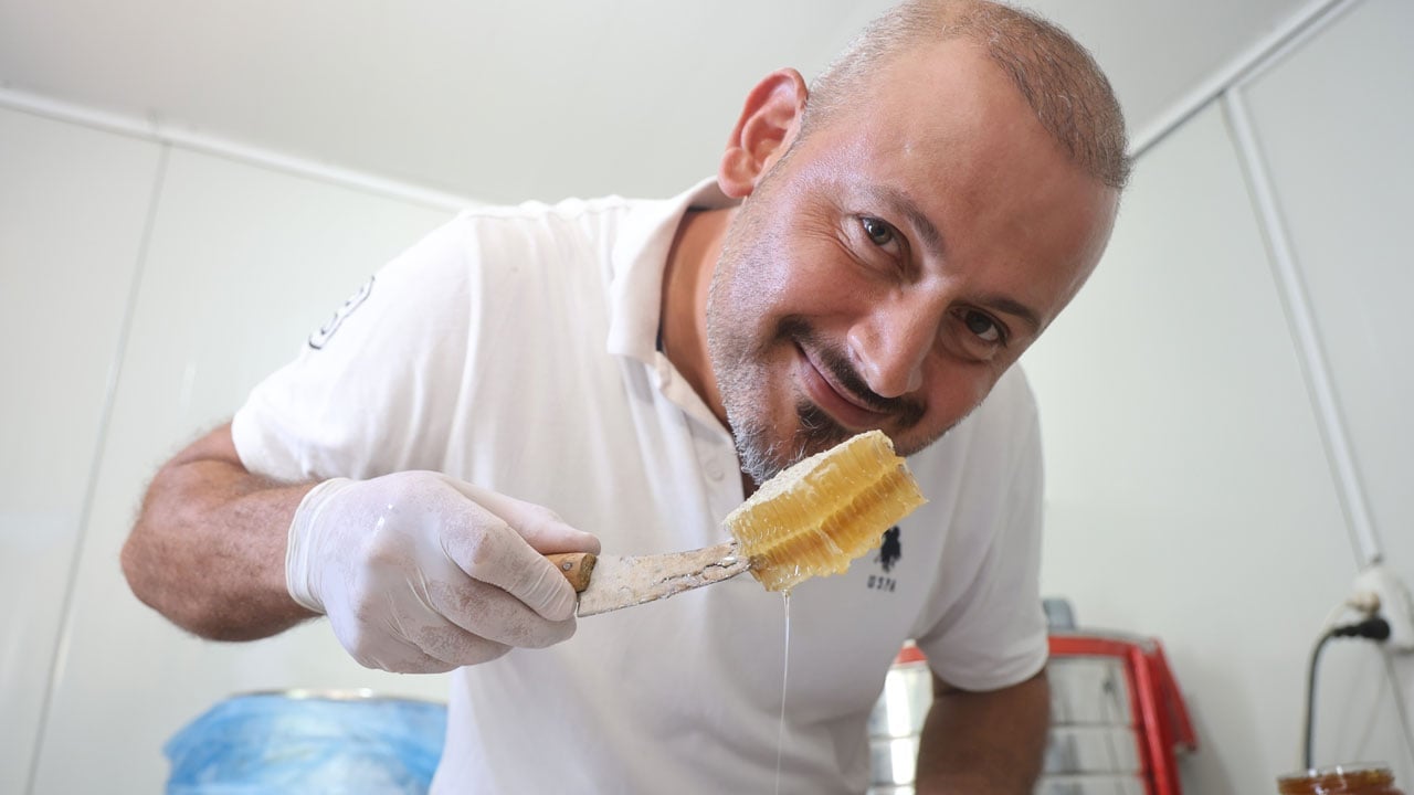 Foto - Bal sezonu bereketli başladı! Kuraklık bitti, petekler doldu 