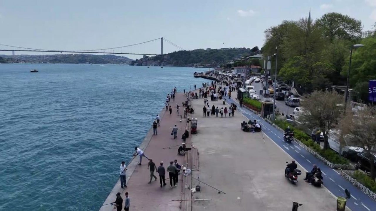 Balık tutup piknik yaptılar Güneşe hasret kalan İstanbullu sahillere koştu