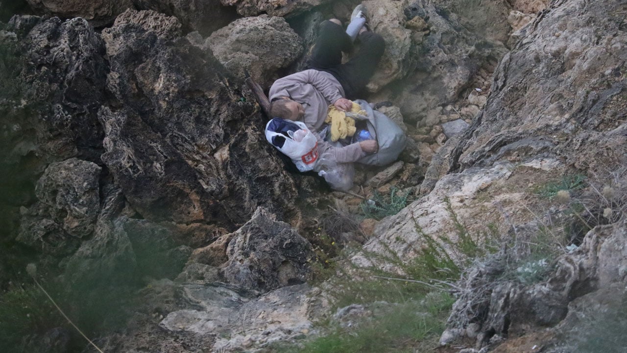 Foto - Balık uğruna canından oluyordu! Falezlerden 20 metre düştü