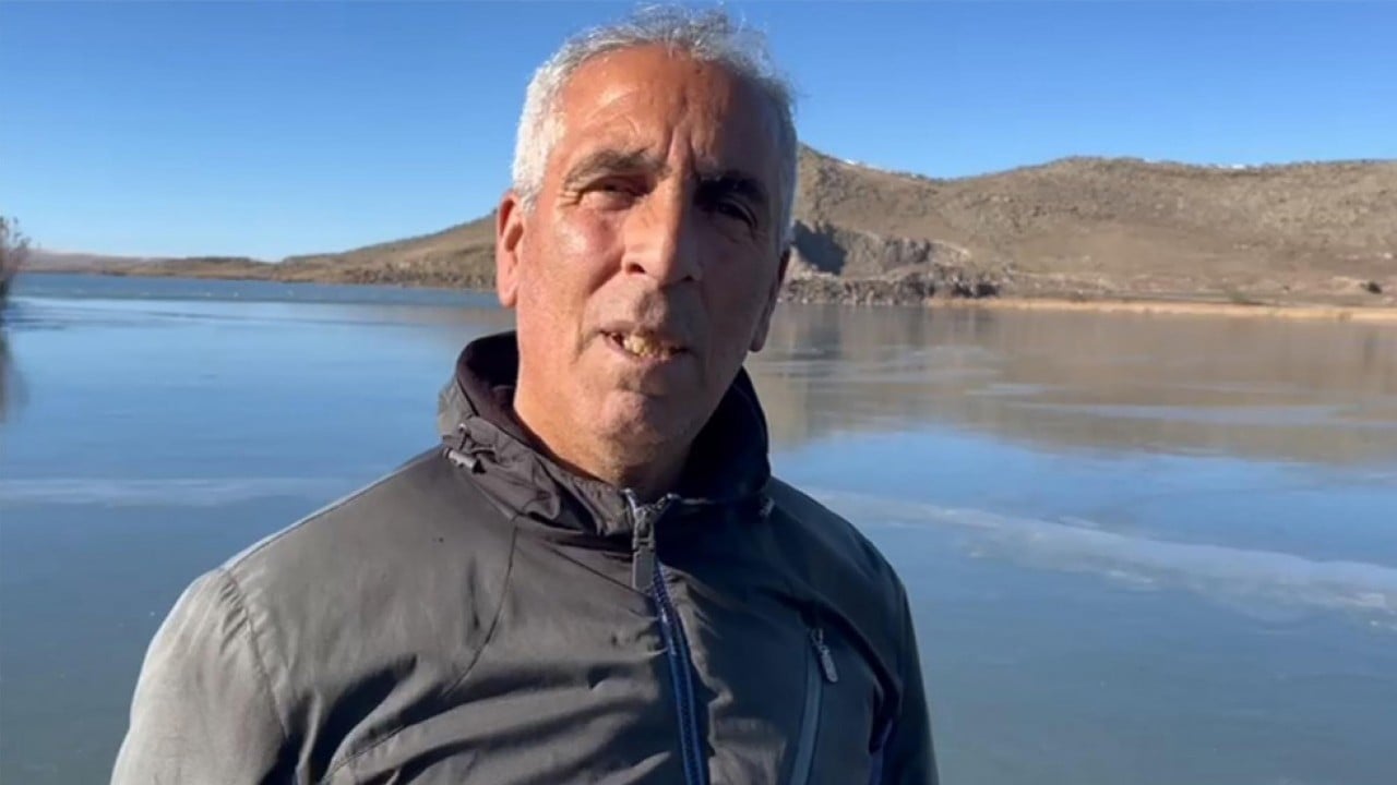 Foto - Balıkçılar buzun kalınlığını kontrol etti! Çıldır Gölü'nde balık avı için gün sayılıyor