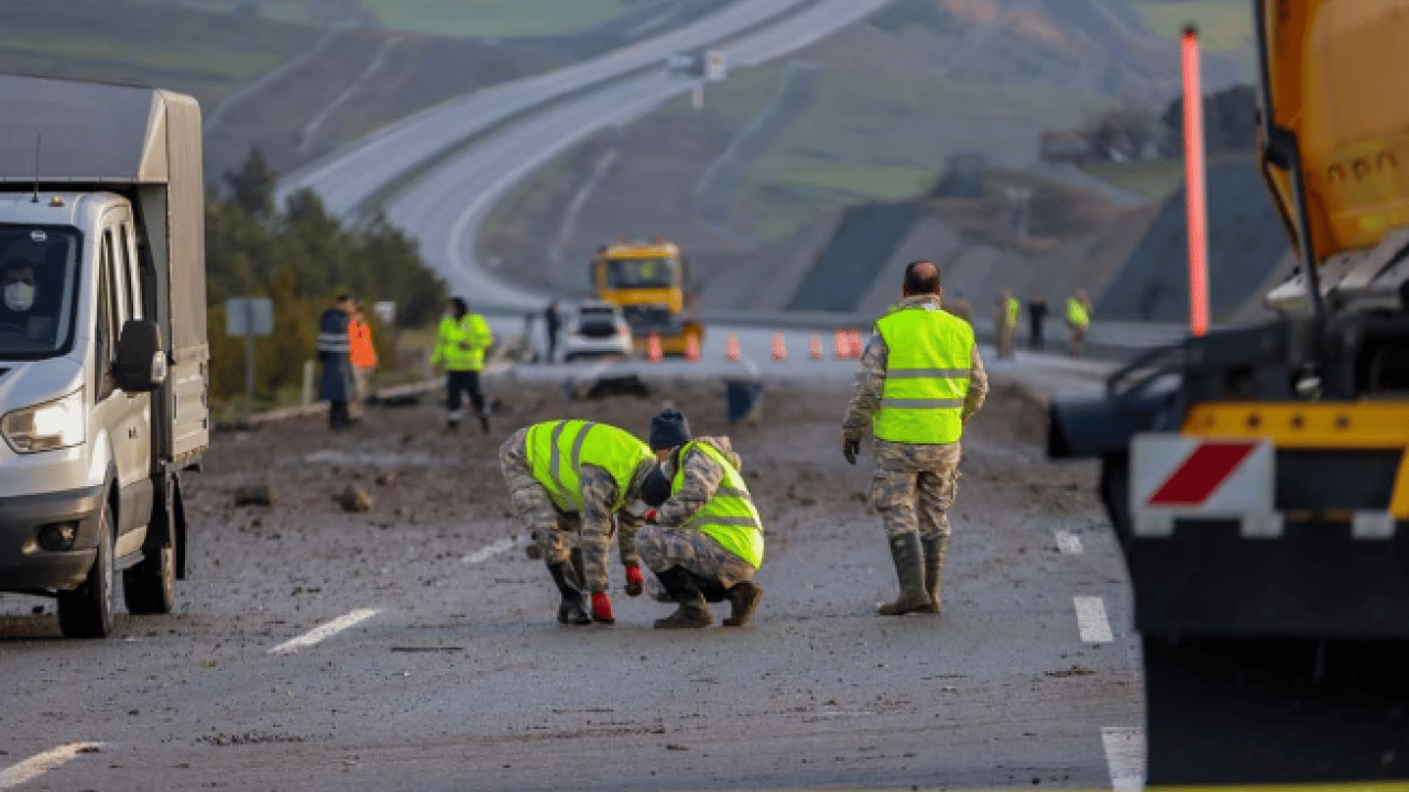 Foto - Balıkesir’de F16 kazası ciğerimizi yaktı! Şehit pilottan geriye sadece bu görüntü kaldı