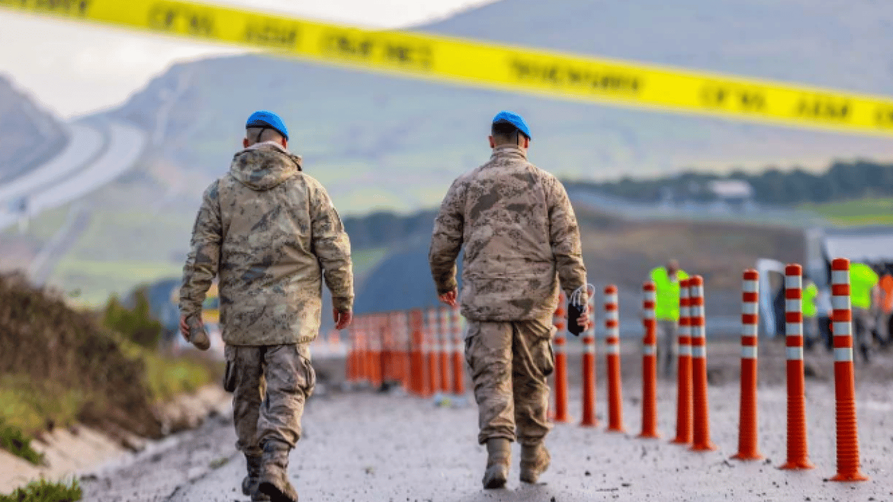 Foto - Balıkesir’de F16 kazası ciğerimizi yaktı! Şehit pilottan geriye sadece bu görüntü kaldı