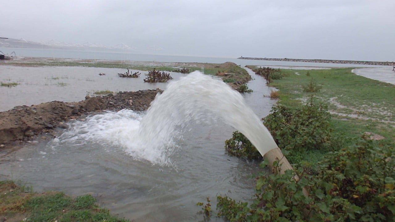 Foto - Balıkesir’de sağanak felaketi: Yollar göle döndü, trafik durma noktasına geldi