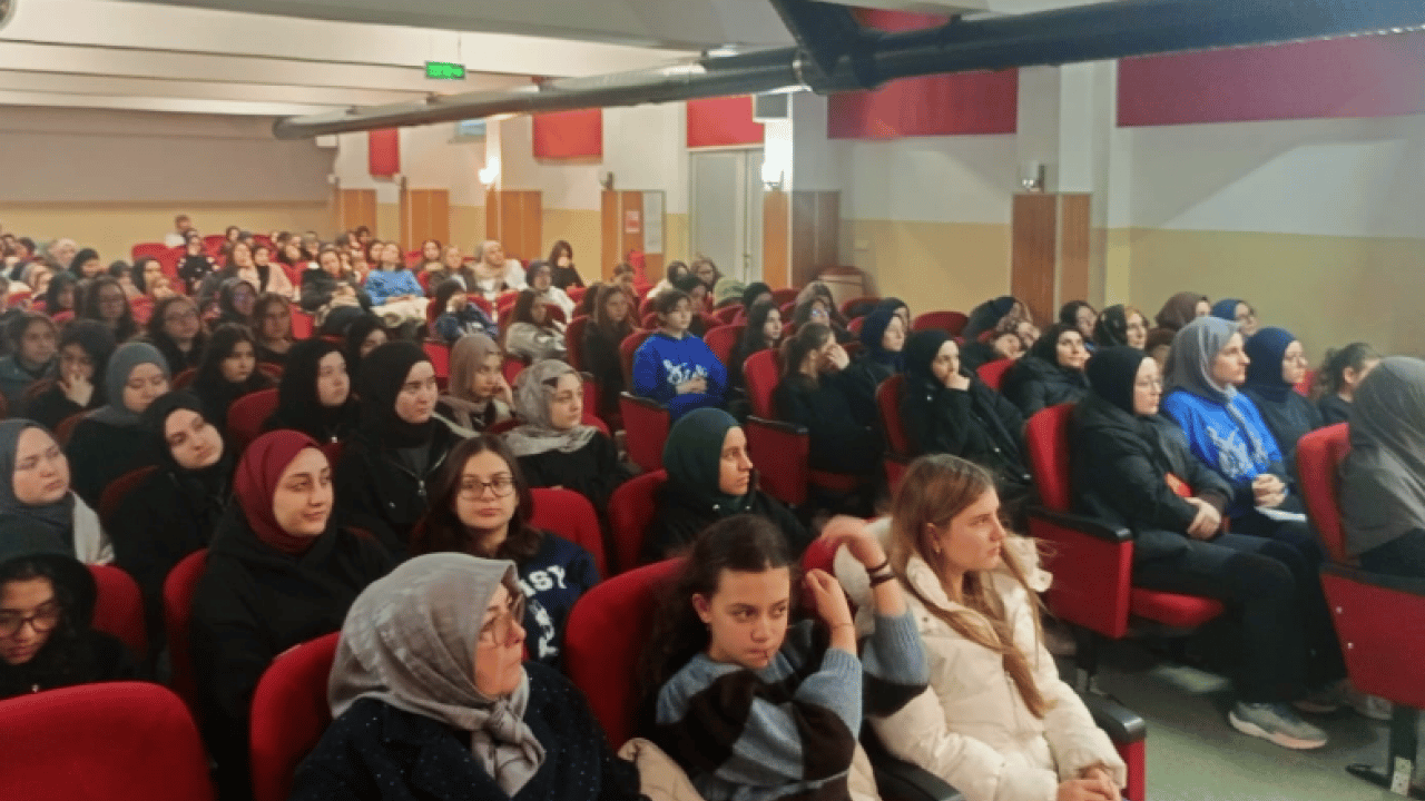 Foto - Balıkesir’de Sultan Abdülhamid Han Konferansına Yoğun İlgi