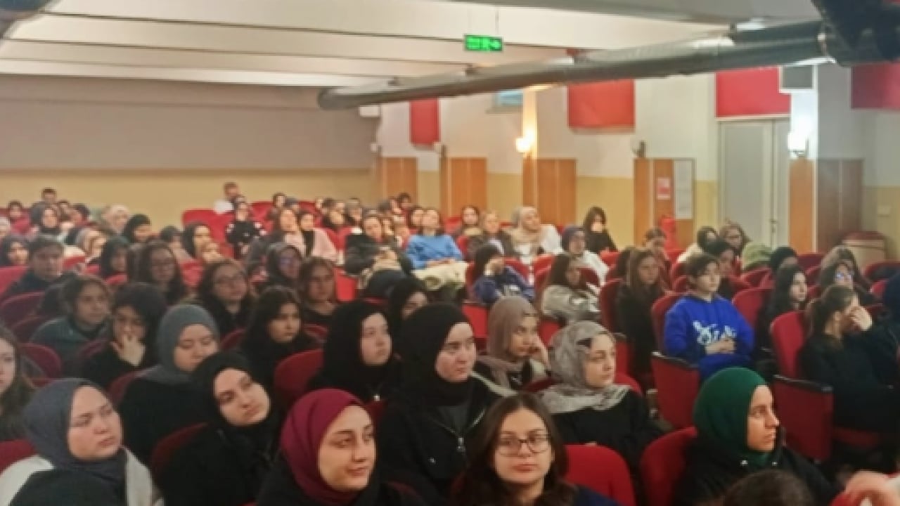 Balıkesir’de Sultan Abdülhamid Han Konferansına Yoğun İlgi
