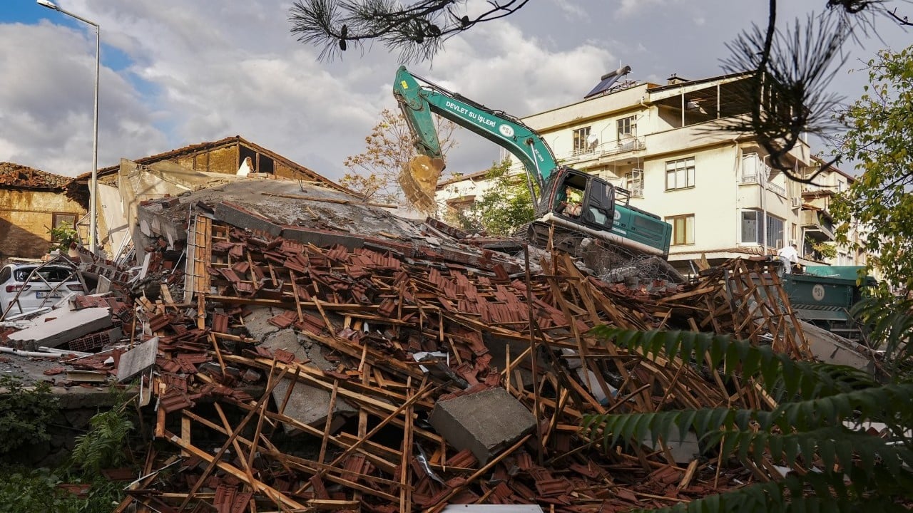 Foto - Balıkesir'deki depremde korkulan olmadı ama... Deprem fırtınasına dikkat uyarısı geldi...