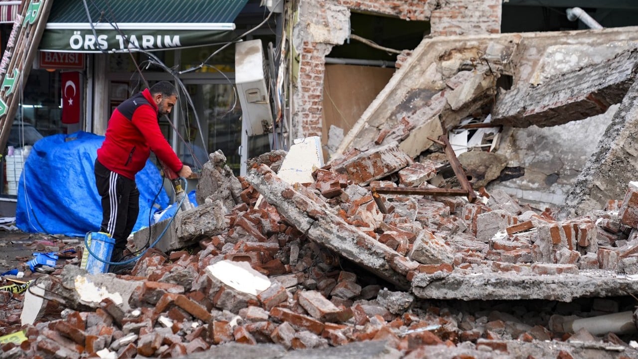 Foto - Balıkesir'deki depremde korkulan olmadı ama... Deprem fırtınasına dikkat uyarısı geldi...