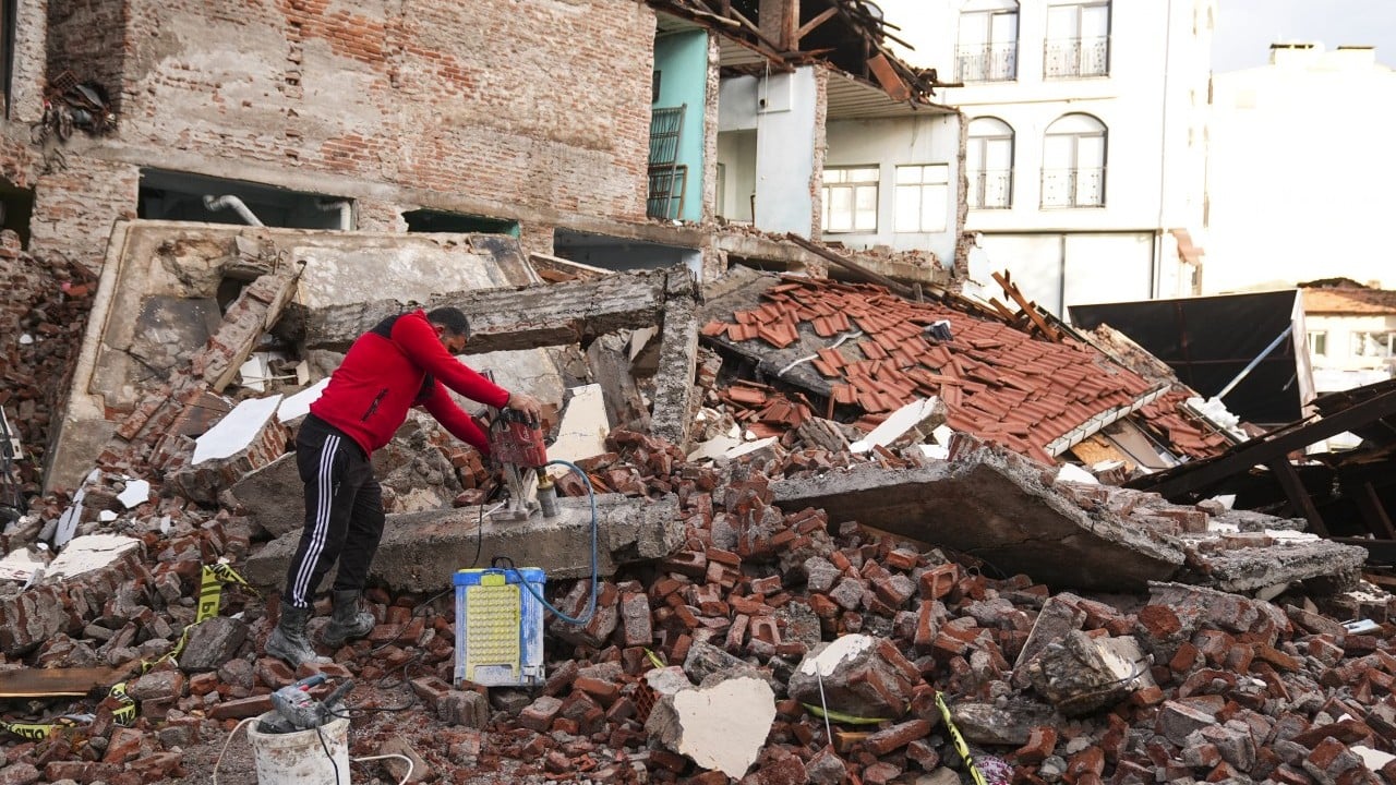 Foto - Balıkesir'deki depremde korkulan olmadı ama... Deprem fırtınasına dikkat uyarısı geldi...