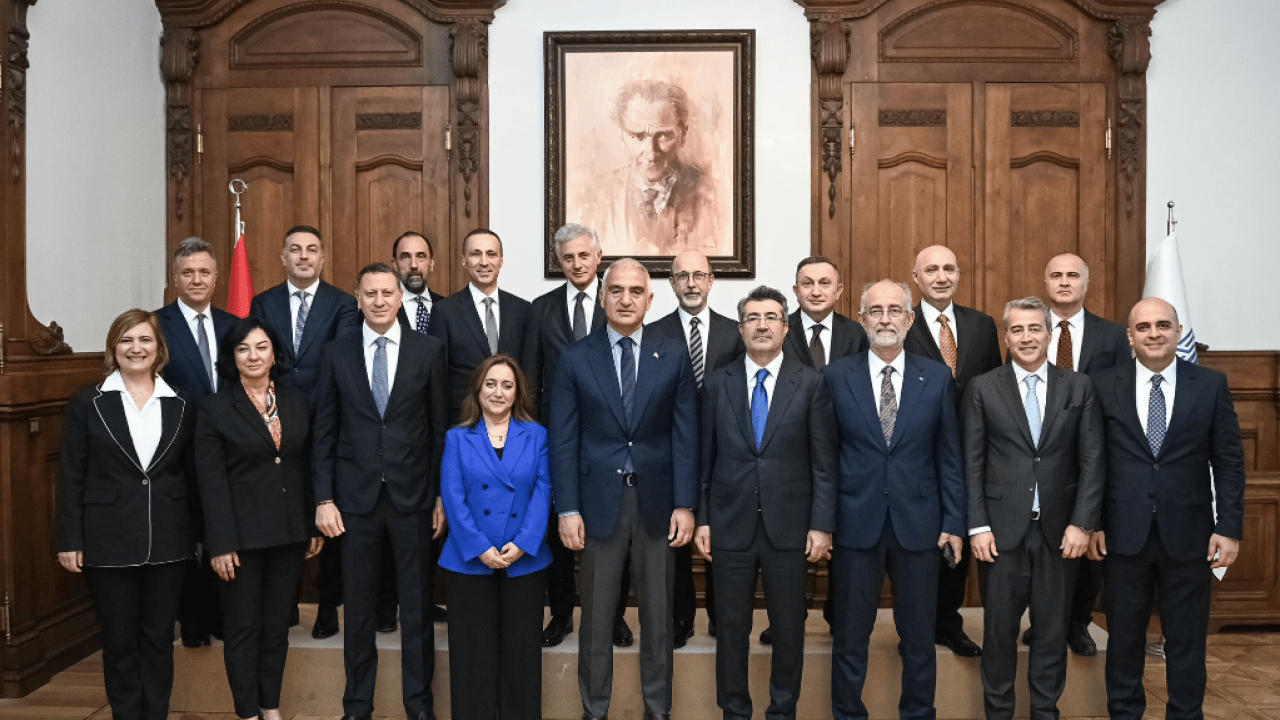 Foto - Bankacılık ve Turizm zirvesinde kritik buluşma: Körfezdeki savaşın etkileri ve Yaz Sezonu Stratejisi masaya yatırıldı
