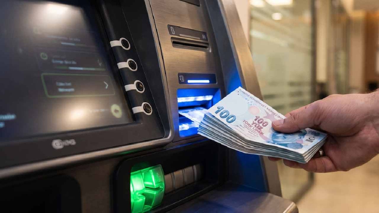 Foto - Bankalardan uyarı üstüne uyarı yapıldı: ATM’de bunu yapanın parasına bloke konulacak