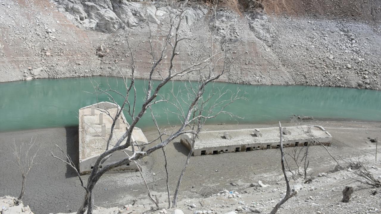 Foto - Baraj altında kalmıştı! Su seviyesi düşünce köy yeniden ortaya çıktı