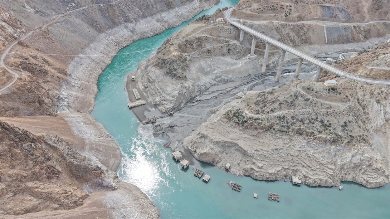 Foto - Baraj altında kalmıştı! Su seviyesi düşünce köy yeniden ortaya çıktı