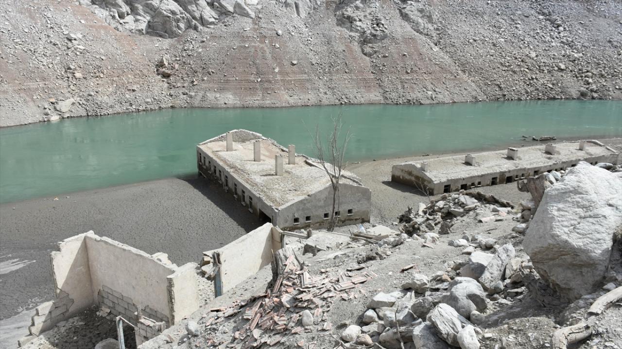 Foto - Baraj altında kalmıştı! Su seviyesi düşünce köy yeniden ortaya çıktı