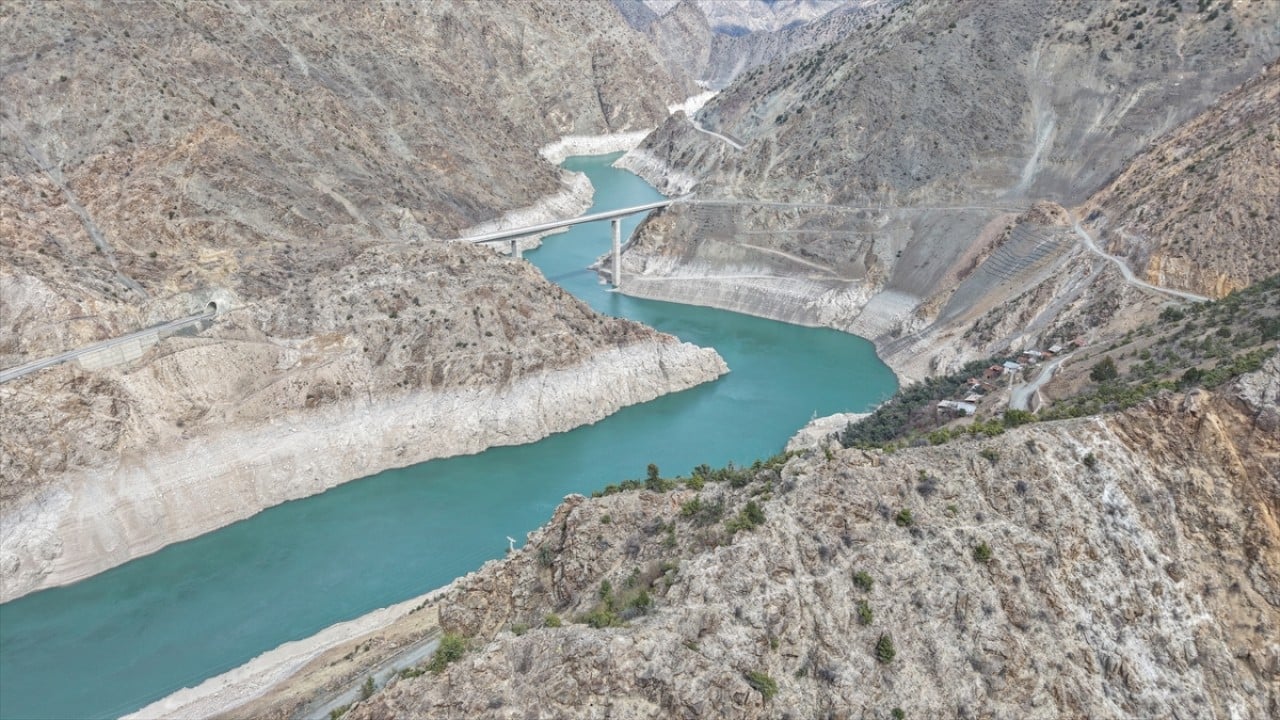 Foto - Baraj altında kalmıştı! Su seviyesi düşünce köy yeniden ortaya çıktı