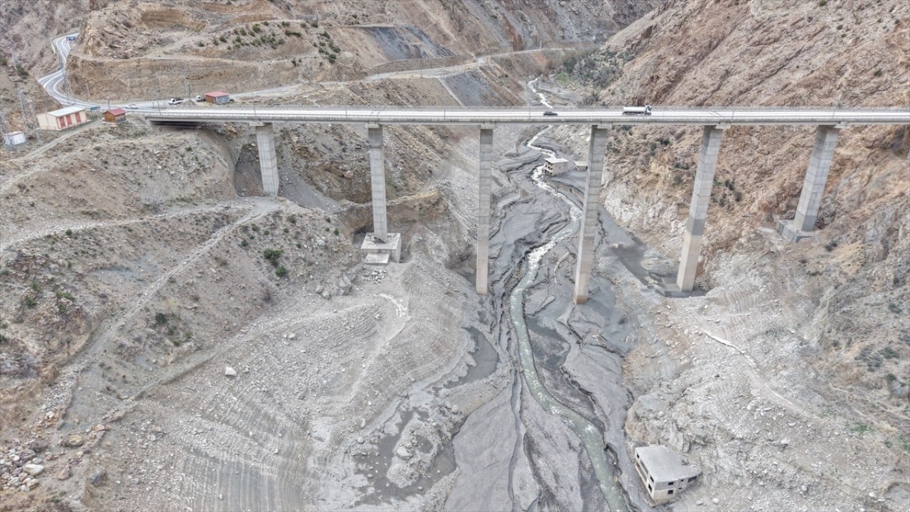Foto - Baraj altında kalmıştı! Su seviyesi düşünce köy yeniden ortaya çıktı