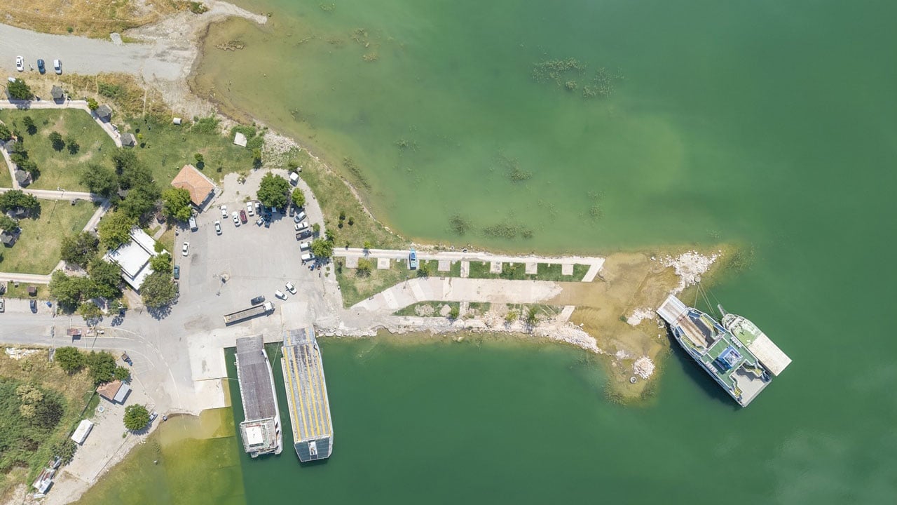 Foto - Baraj suları yükseldi, mahalleler göle döndü! Tarihi Yalnız Minare su altında kaldı