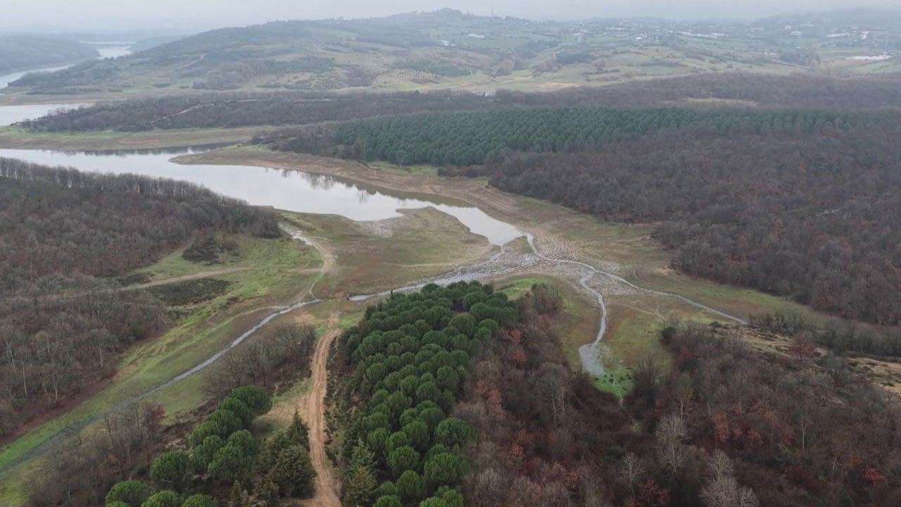 Foto - Baraja kırmızı su akıyor! İstanbul’da tedirgin eden görüntü