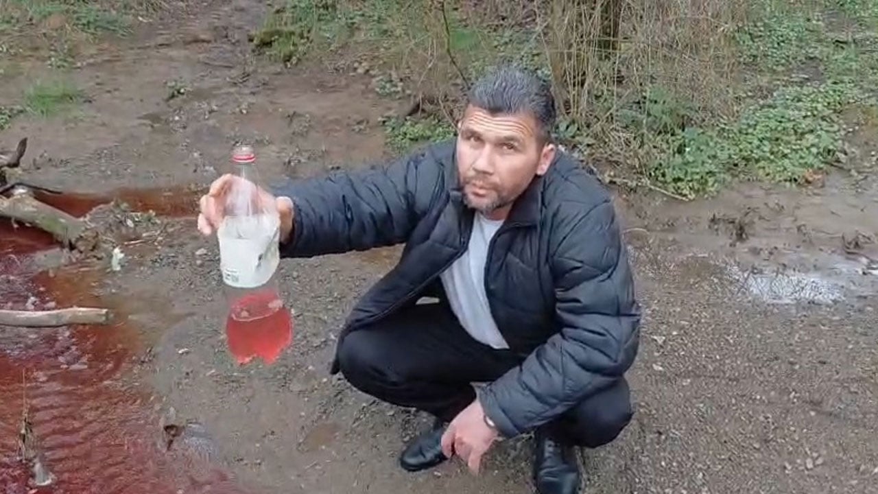 Foto - Baraja kırmızı su akıyor! İstanbul’da tedirgin eden görüntü