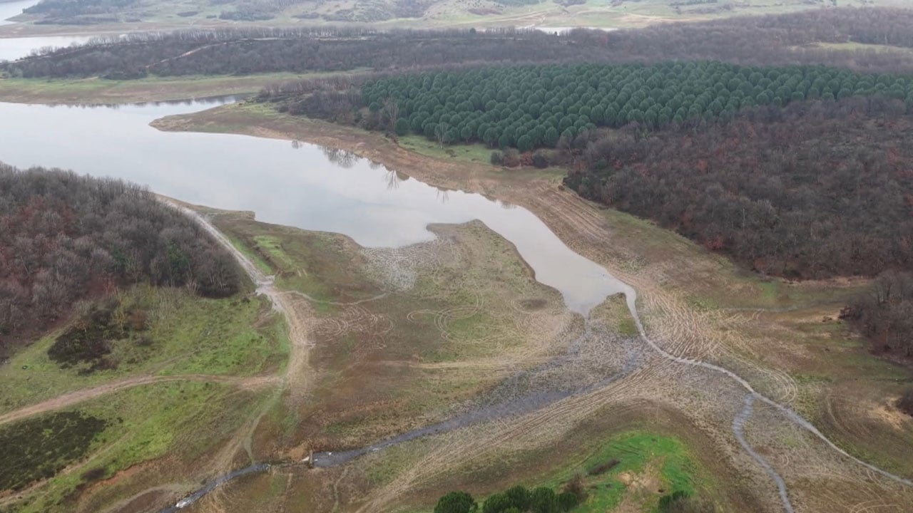 Foto - Baraja kırmızı su akıyor! İstanbul’da tedirgin eden görüntü