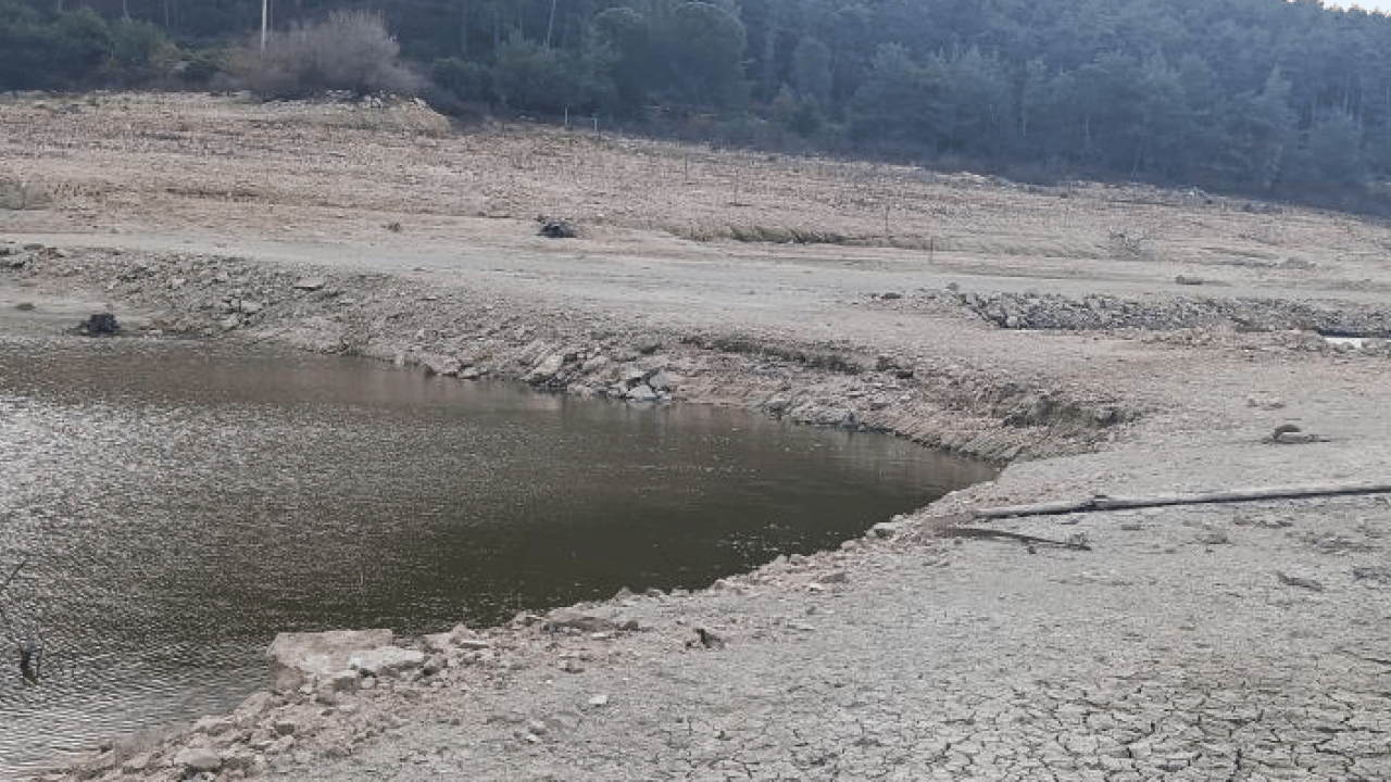 Foto - Barajdaki su çekildi, helikopter enkazı göründü! 16 yıl sonra ortaya çıkan acı hikaye