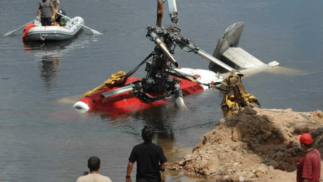 Foto - Barajdaki su çekildi, helikopter enkazı göründü! 16 yıl sonra ortaya çıkan acı hikaye