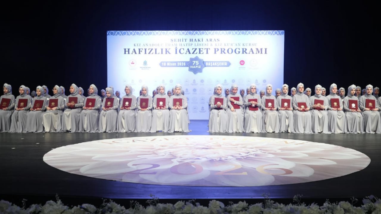 Foto - Başakşehir'de büyük coşku: 75 hafız törenle icazetlerini aldı...