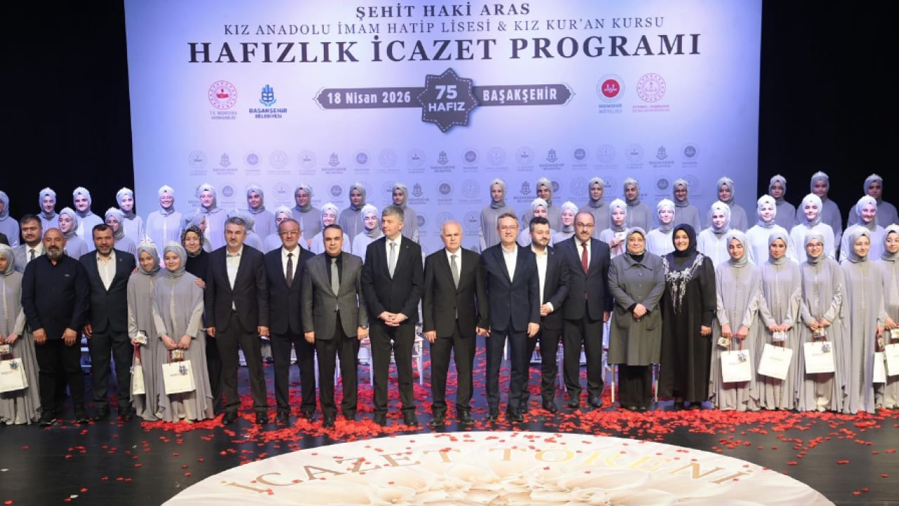 Foto - Başakşehir'de büyük coşku: 75 hafız törenle icazetlerini aldı...
