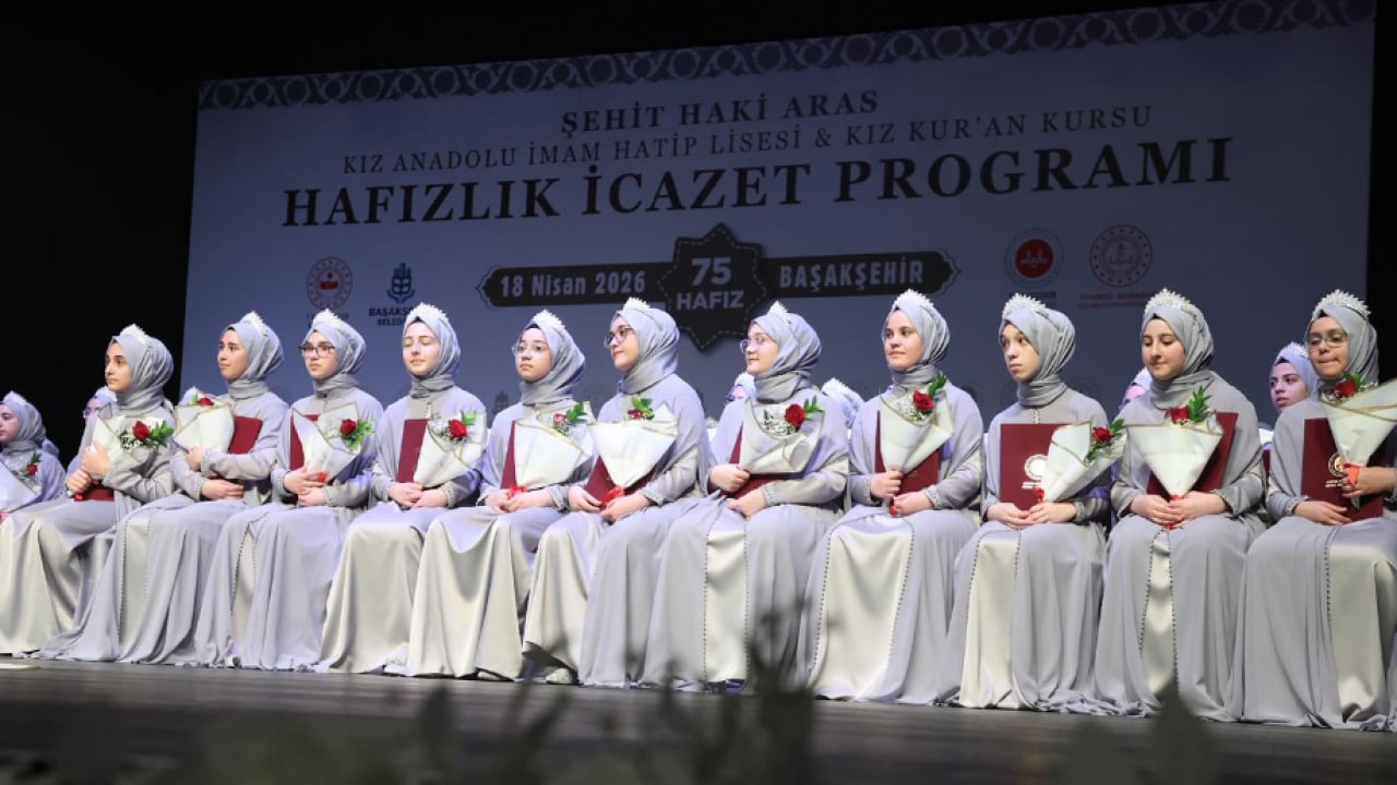 Foto - Başakşehir'de büyük coşku: 75 hafız törenle icazetlerini aldı...