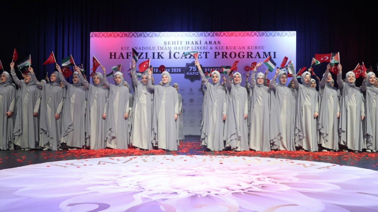 Foto - Başakşehir'de büyük coşku: 75 hafız törenle icazetlerini aldı...