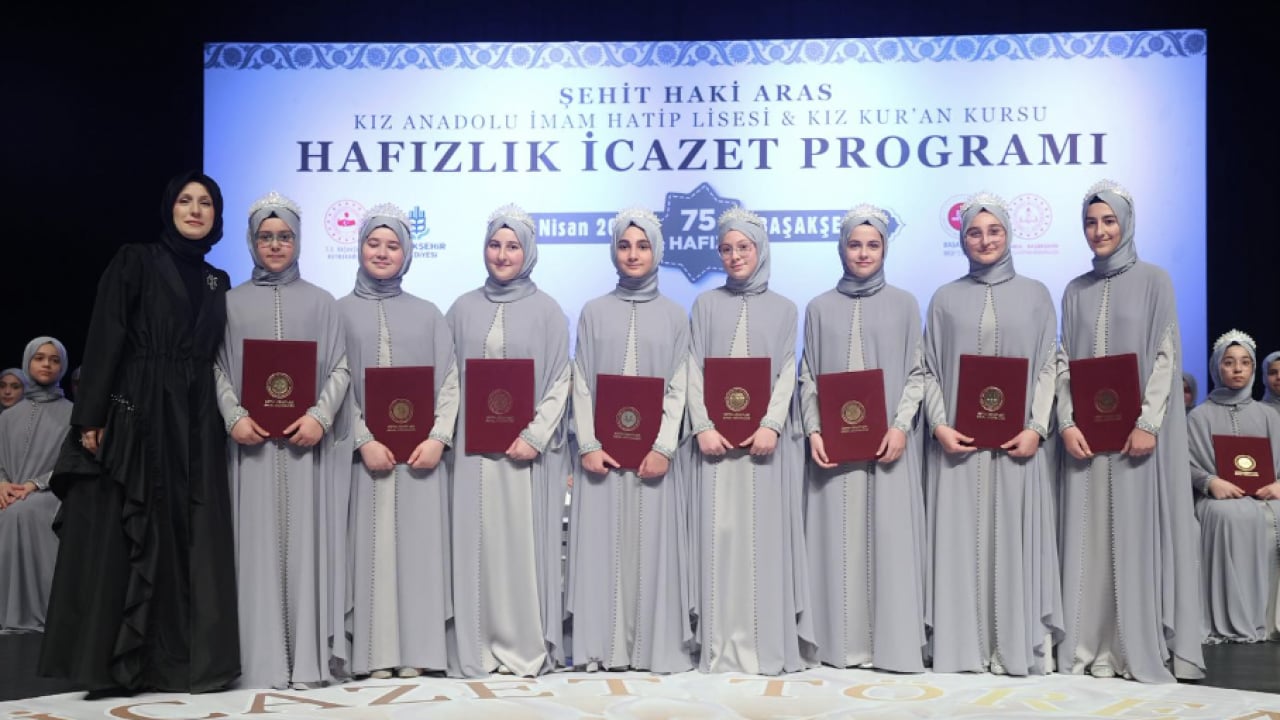 Foto - Başakşehir'de büyük coşku: 75 hafız törenle icazetlerini aldı...