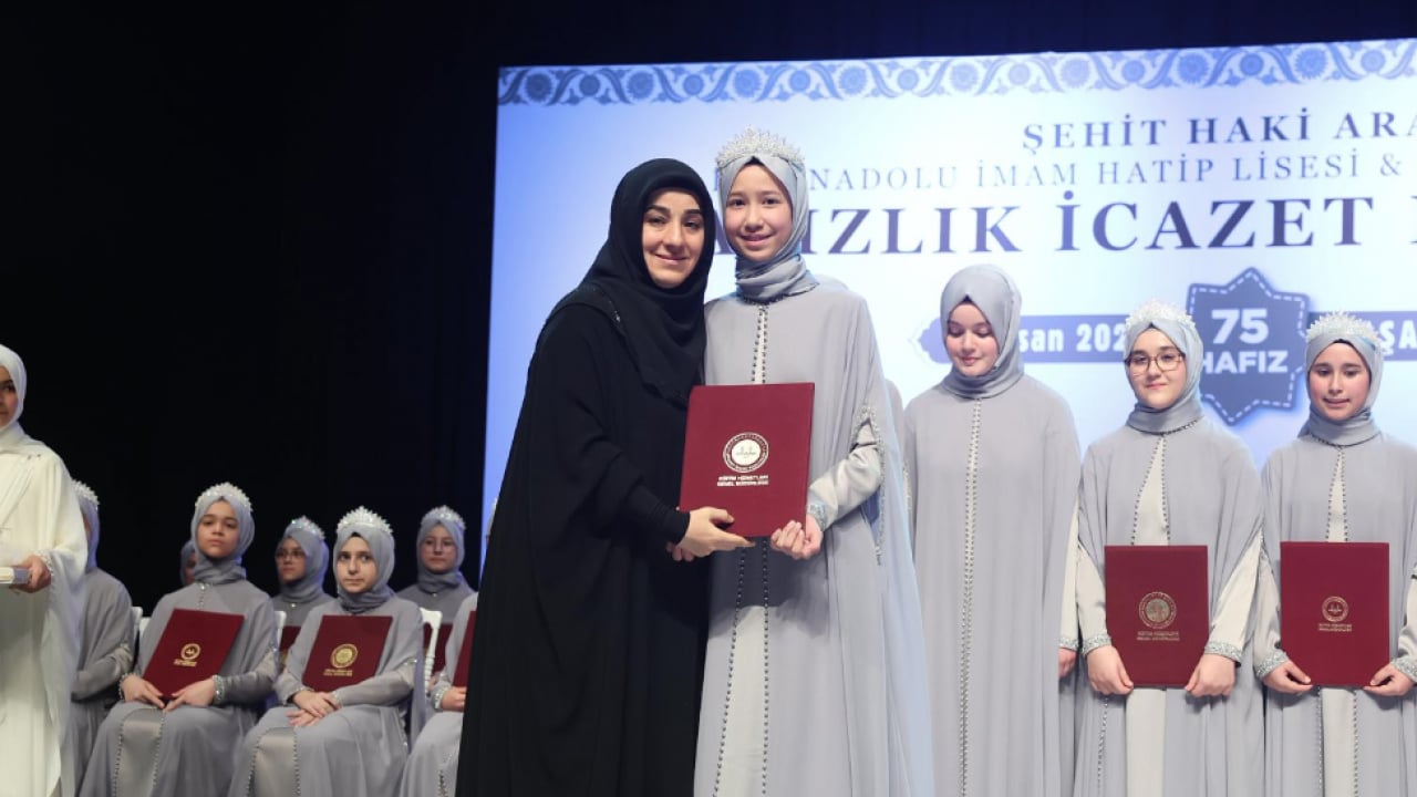 Foto - Başakşehir'de büyük coşku: 75 hafız törenle icazetlerini aldı...