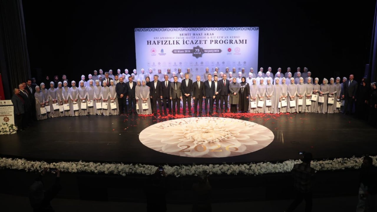 Foto - Başakşehir'de büyük coşku: 75 hafız törenle icazetlerini aldı...