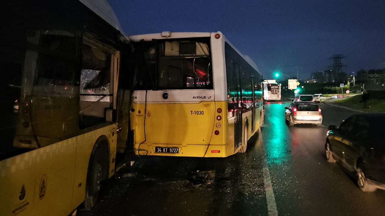 Foto - Başakşehir'de feci kaza! 1 değil 3 İETT otobüsü birden çarpıştı! 5 kişi canından oluyordu!