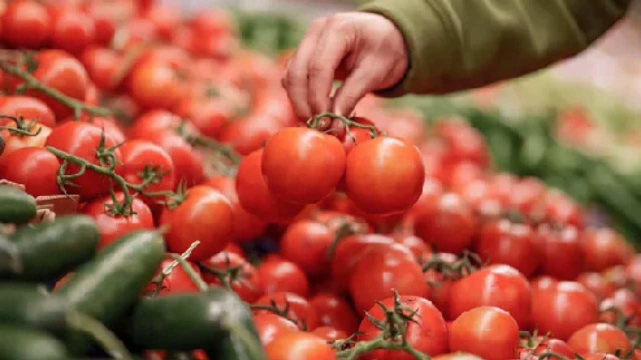 Foto - Basit bir yöntem ile: Haftalarca taze ve sulu kalan domateslerin sırrı açıklandı!