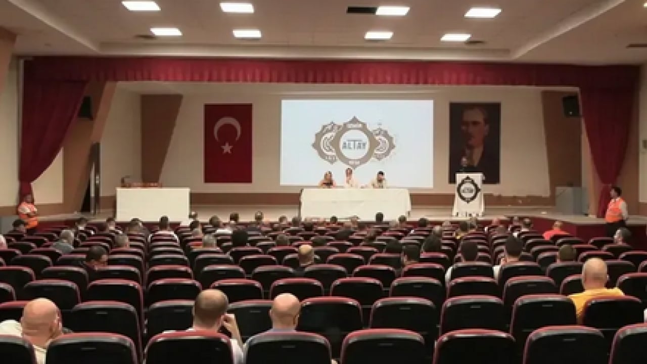 Başkan bulunamıyor, ihtarlar üst üste... Tarihi kulüp Altay'da durum içler acısı