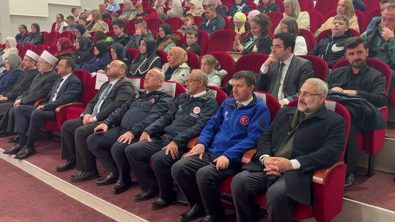 Foto - Başkan Erdoğan kaleme aldı: Dünyaya ayar veren eser dalga dalga yayılıyor