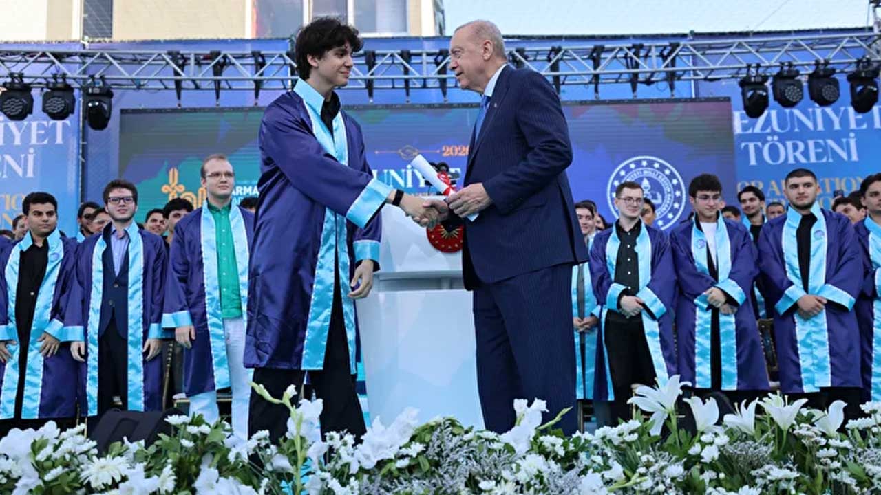 Foto - Başkan Erdoğan'ın gurur günü! Torununun diplomasını kendi elleriyle verdi