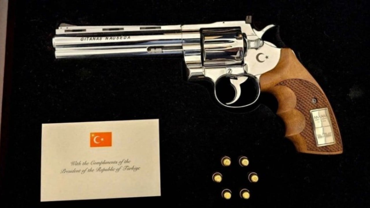 Foto - Başkan Erdoğan’dan NATO liderlerine jest! Hediye edilen silahın marka ve modeli belli oldu