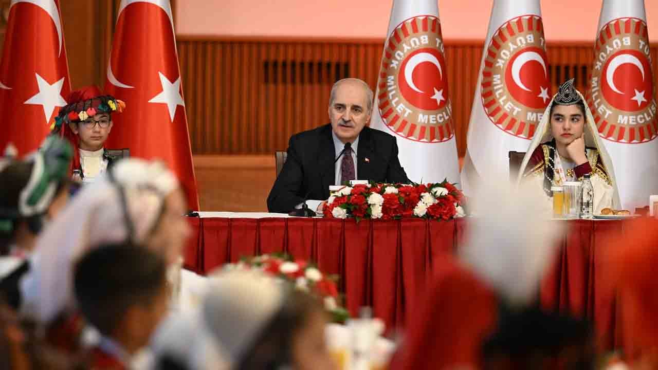 Başkan Kurtulmuş çocukları ağırladı: TBMM’de renkli görüntüler
