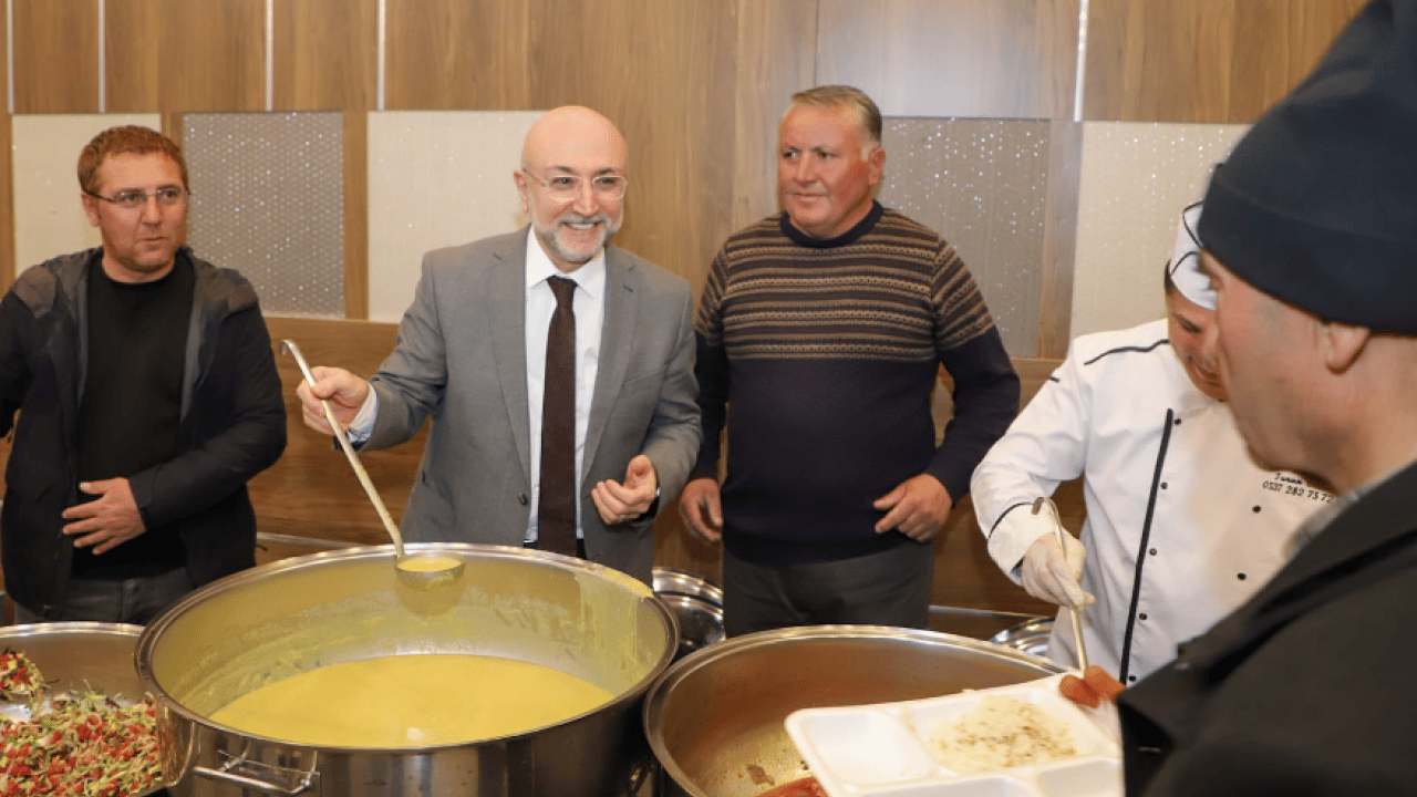 Başkan Şahin Davulga beldesinde Ramazan coşkusunu yaşadı...