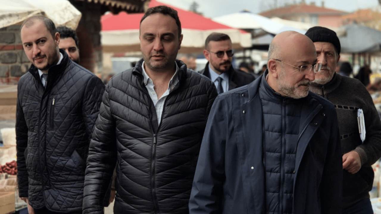 Başkan Şahin Eşrefpaşa Mahallesi'nin taleplerini yerinde dinledi