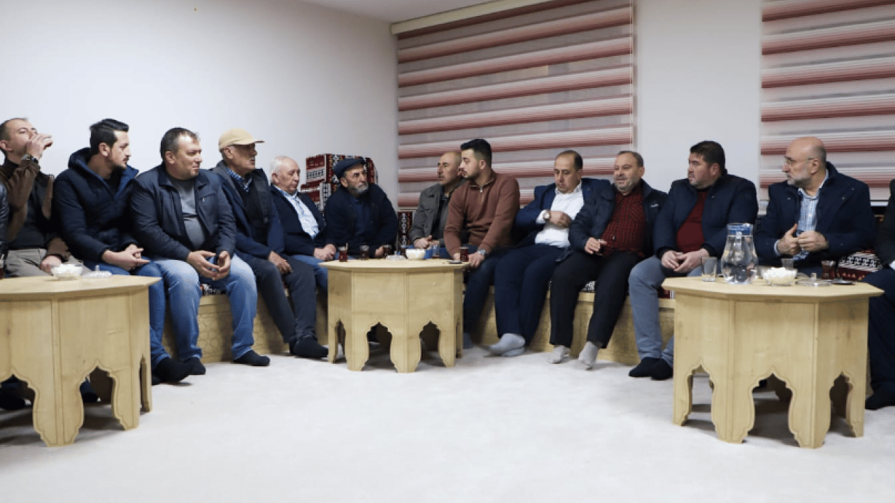 Foto - Başkan Şahin Işıklar beldesinde vatandaşlarla iftar yaptı...