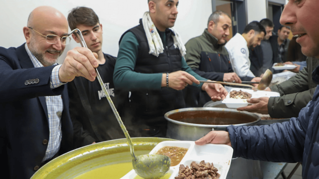 Foto - Başkan Şahin Işıklar beldesinde vatandaşlarla iftar yaptı...