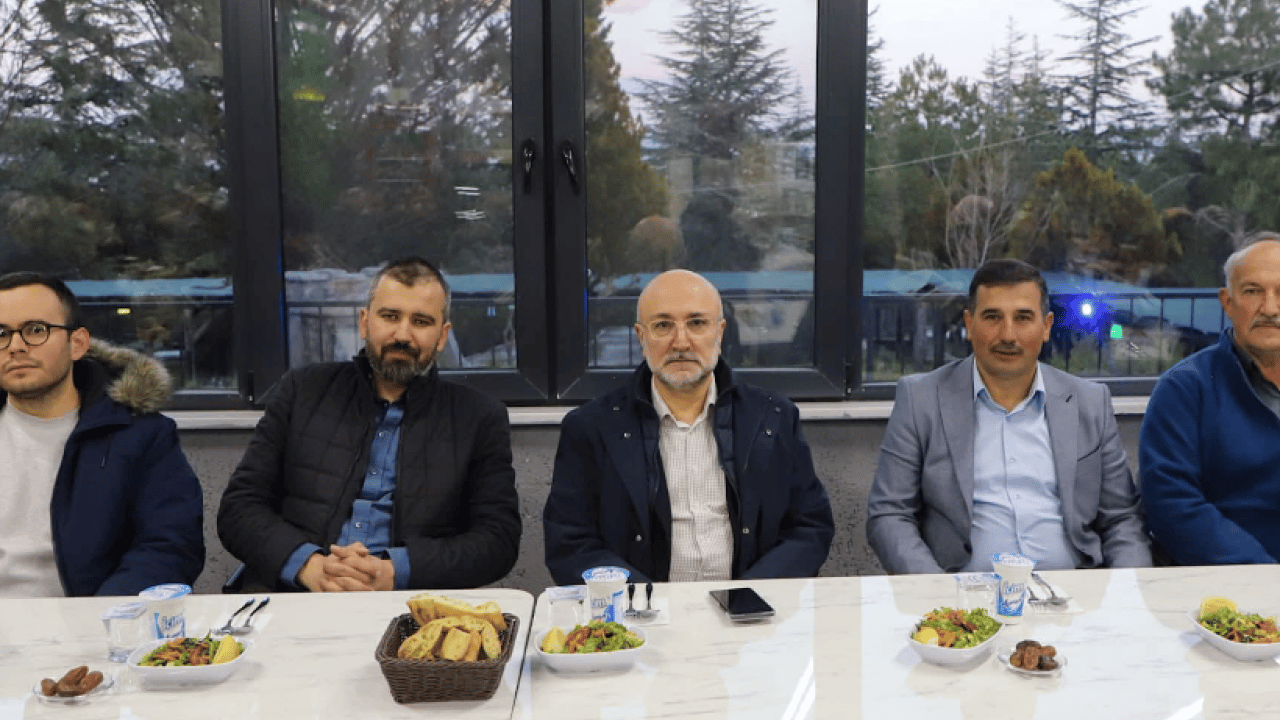 Foto - Başkan Şahin Kızılören'de iftar yaptı, Gülyazı'da teravih kıldı... 